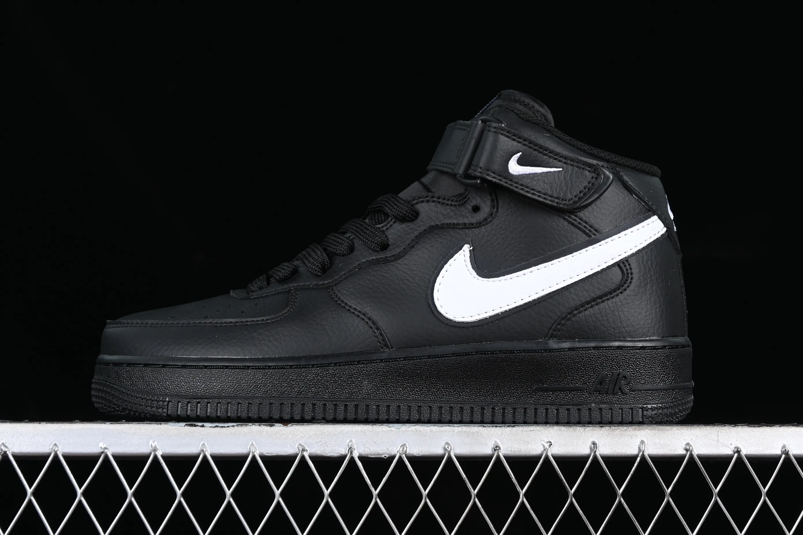 All categories Nk Air Force 1 Air Force series Nk Air Force 1 Mid Air Force mid-top Nk Air Force 1'07 Mid All black and white hook Air Force 1 mid-top classic casual sneakers HK5622-955